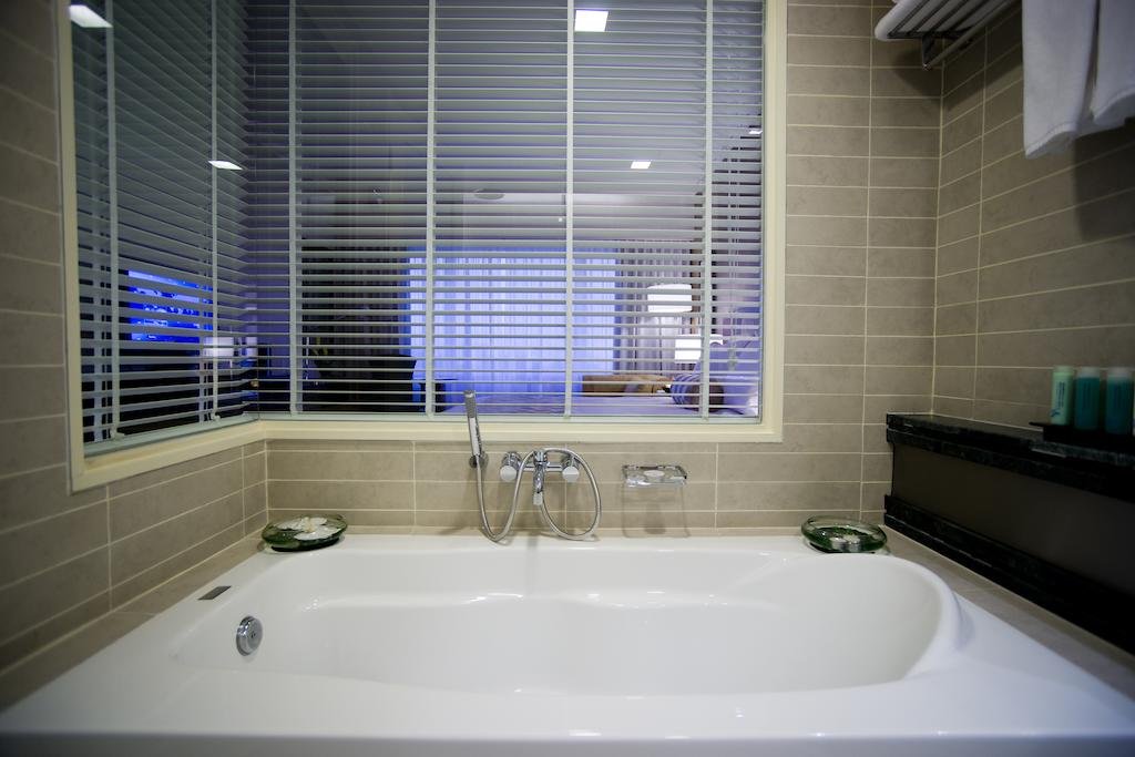 سرویس بهداشتی هتل اکواتوریال هوشی مین