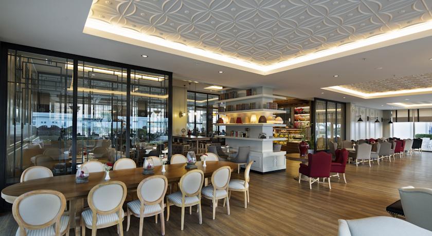 رستوران هتل تایتانیک لارا آنتالیا