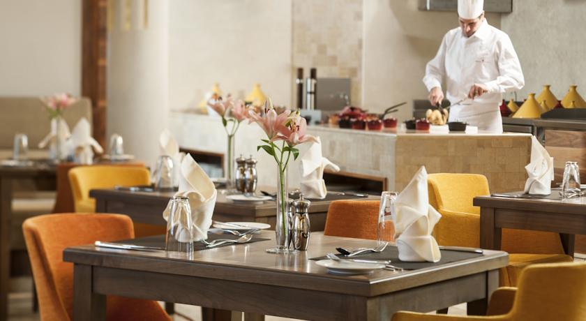 رستوران هتل وارویک دبی