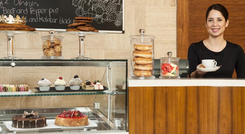 رستوران هتل وارویک دبی