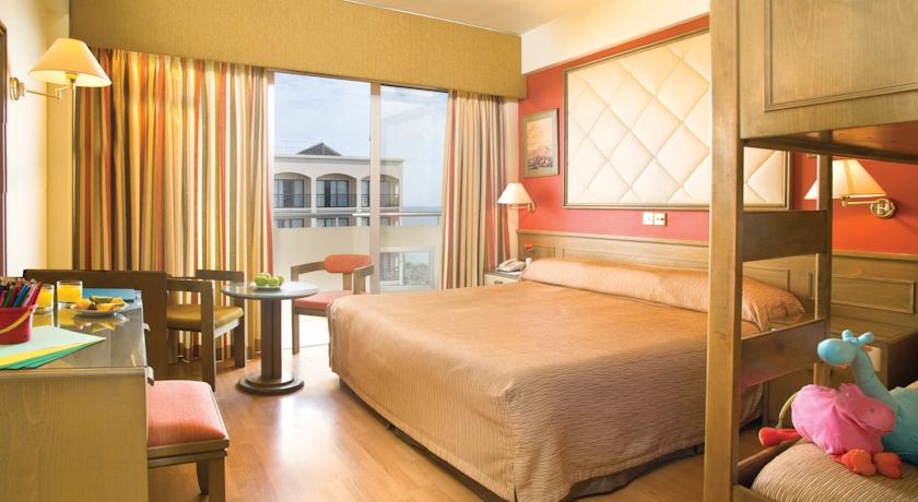 اتاق هتل لوردوس بیچ لارناکا