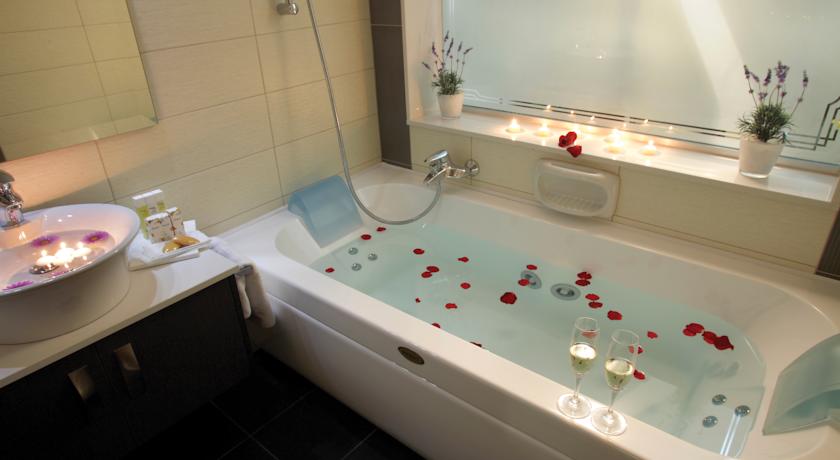 اتاق هتل لوردوس بیچ لارناکا