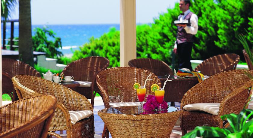 رستوران هتل لوردوس بیچ لارناکا