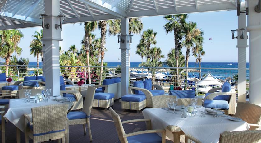 رستوران هتل لوردوس بیچ لارناکا