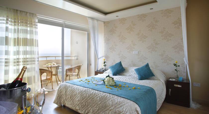 اتاق هتل لوردوس بیچ لارناکا