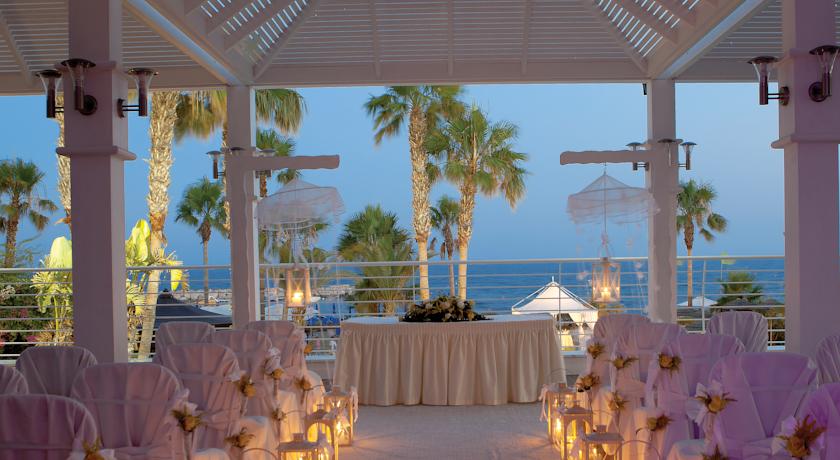 رستوران هتل لوردوس بیچ لارناکا