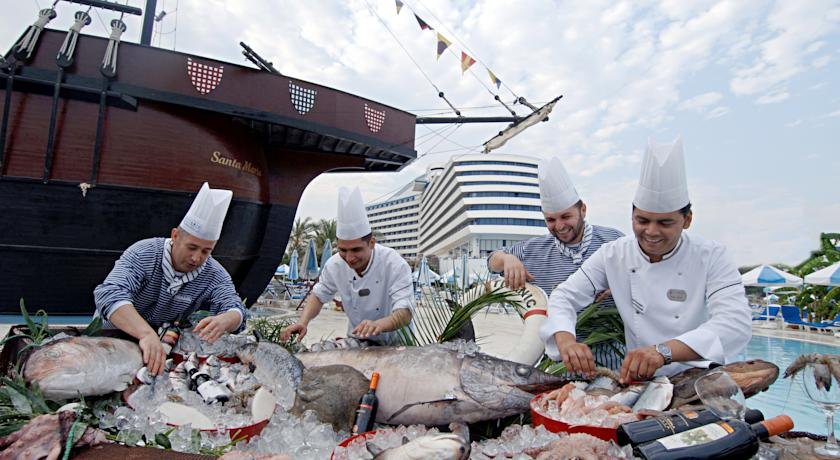 رستوران هتل تایتانیک لارا آنتالیا