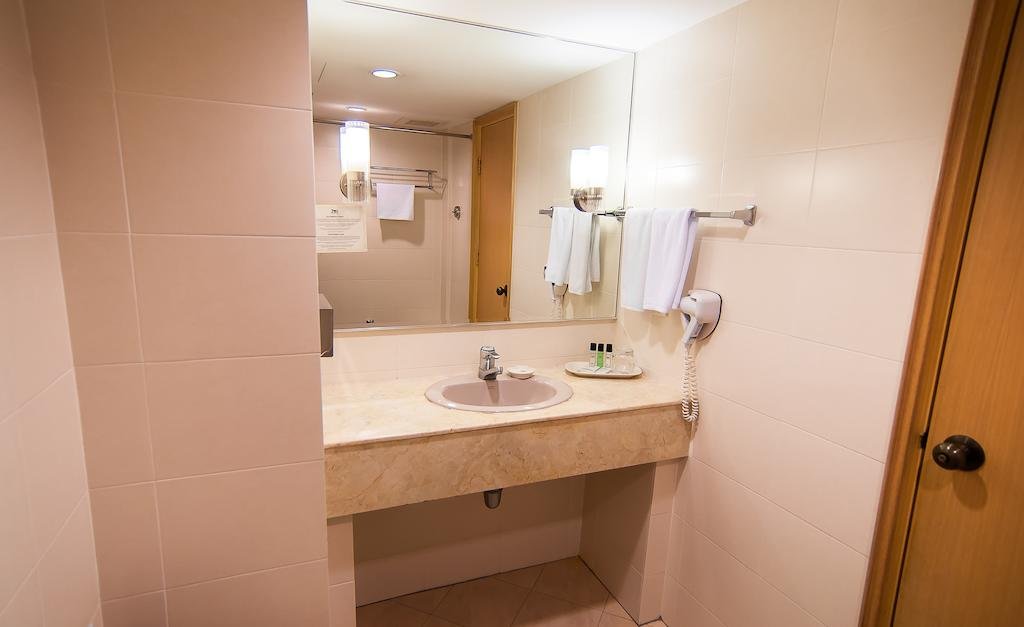 سرویس بهداشتی هتل د زون آل سوییتز رزیدنس کوالالامپور