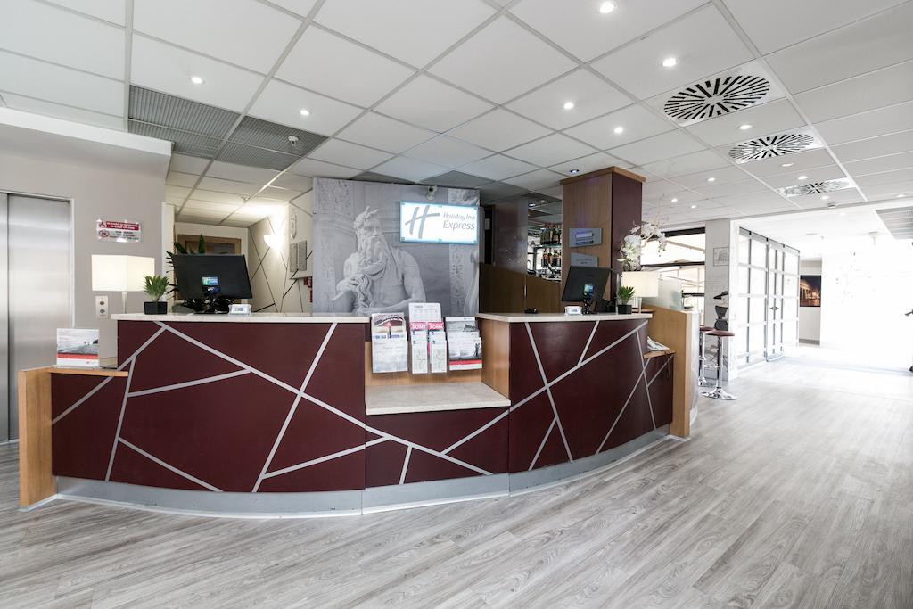 لابی هتل هالیدی این اکسپرس رم سن جیووانی