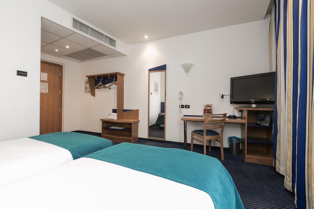 اتاق هتل هالیدی این اکسپرس رم سن جیووانی