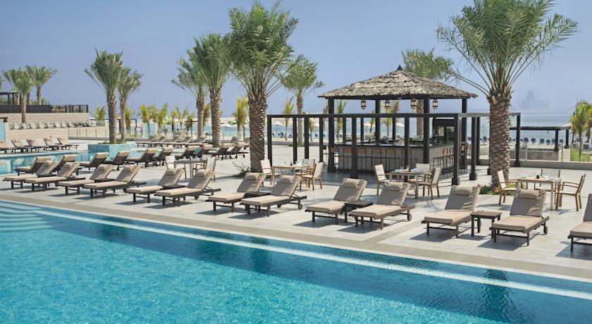 استخر هتل دابل تری بای هیلتون مرجان