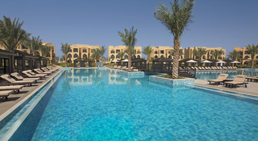 استخر هتل دابل تری بای هیلتون مرجان