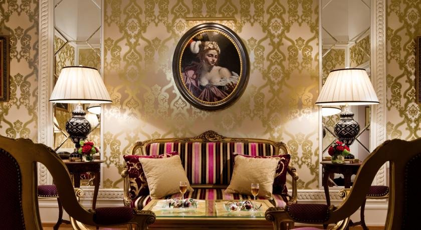 لابی هتل بلموند گرند سنت پترزبورگ