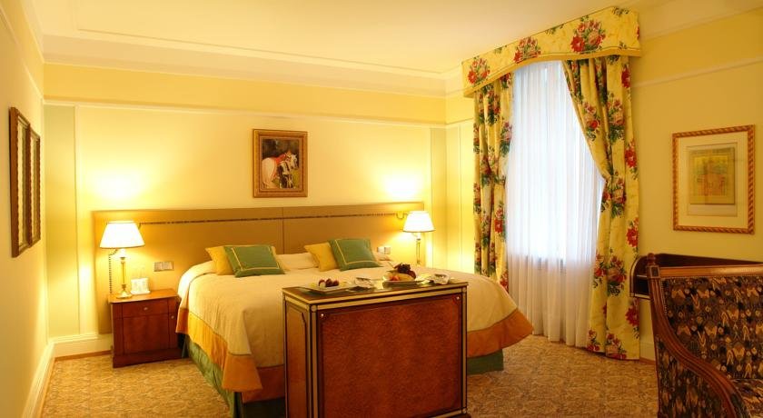 اتاق هتل بلموند گرند سنت پترزبورگ