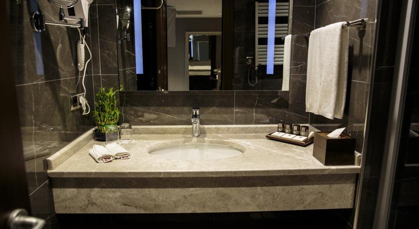 سرویس بهداشتی هتل کلاریون سوئیت شیشلی