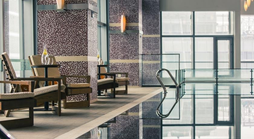 استخر هتل رنسانس پکن