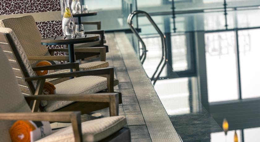 استخر هتل رنسانس پکن