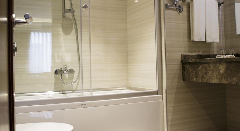 سرویس بهداشتی هتل کلاریون سوئیت شیشلی