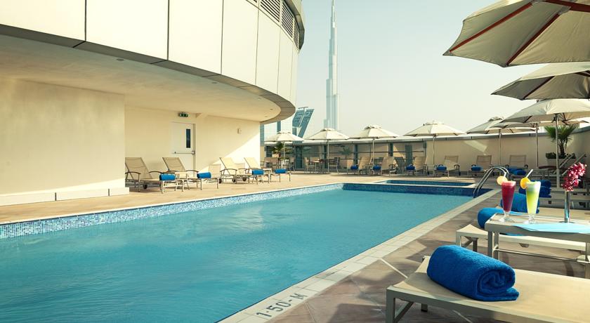 استخر هتل وارویک دبی