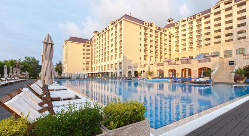 استخر هتل ملیا گرند گلدن سندز