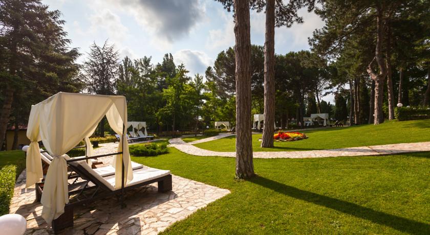 فضای سبز هتل ملیا گرند گلدن سندز