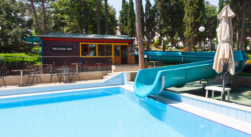 استخر هتل ملیا گرند گلدن سندز