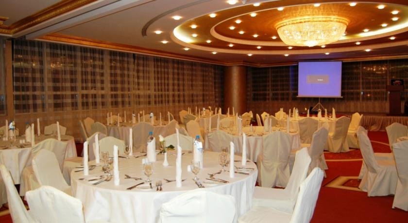 رستوران هتل گرند اکسلسیور دبی