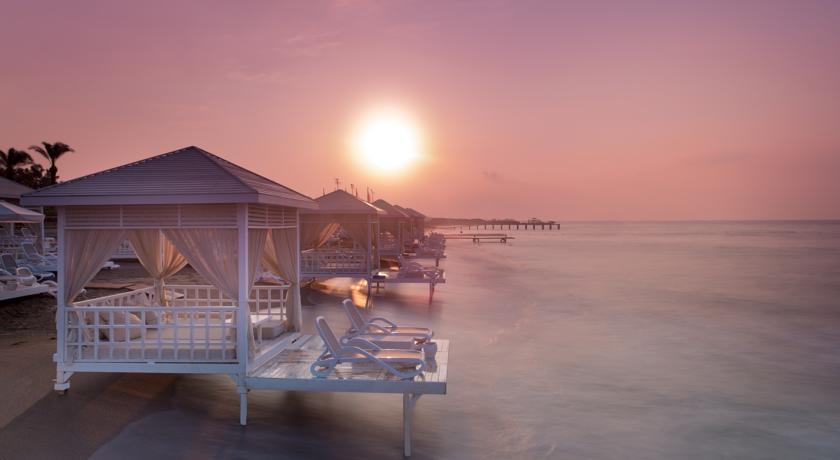 ساحل هتل تایتانیک لارا آنتالیا