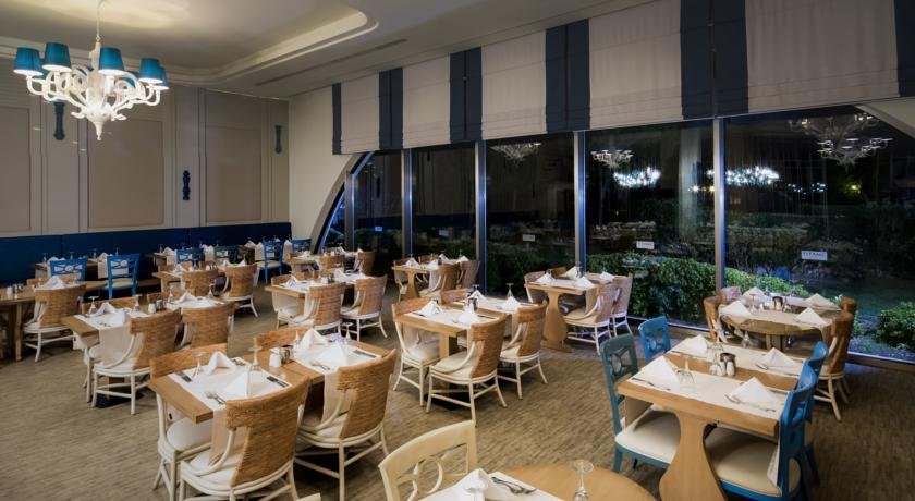 رستوران هتل تایتانیک لارا آنتالیا