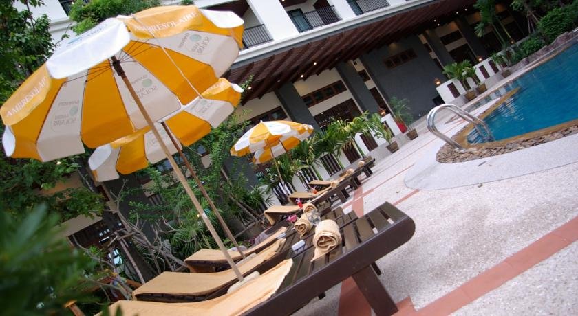 استخر هتل مایک گاردن پاتایا