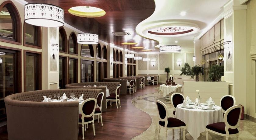 رستوران هتل پالوما پاشا کوش آداسی