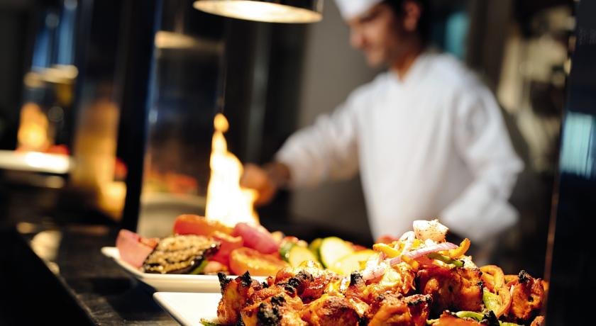 رستوران هتل آوانی دیره