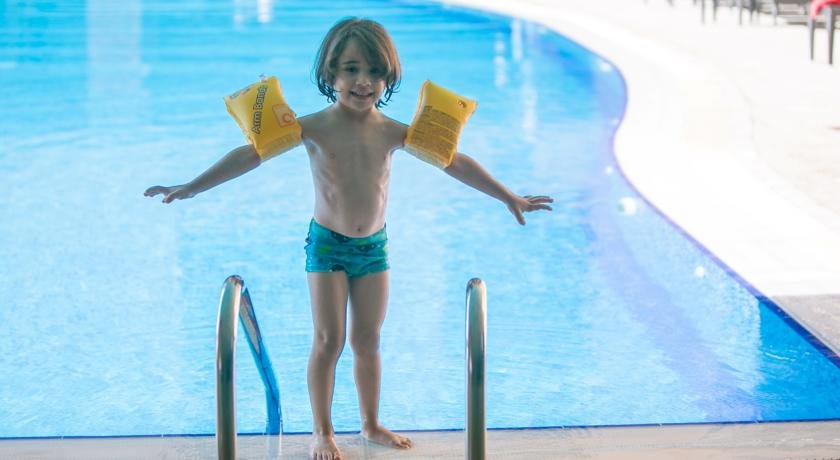 استخر هتل یاسات گلوریا دبی