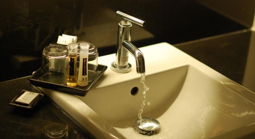 اتاق هتل اچ رزیدنس بانکوک