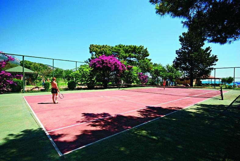 زمین تنیس هتل کارلتا بیچ آنتالیا ترکیه