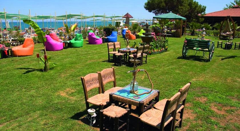 فضای سبز هتل کارلتا بیچ آنتالیا ترکیه