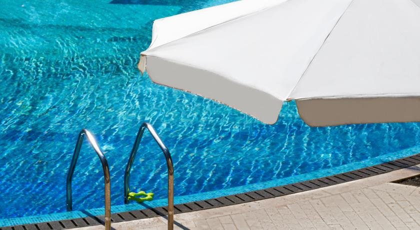 استخر هتل سوئیستل کاملیا سوچی