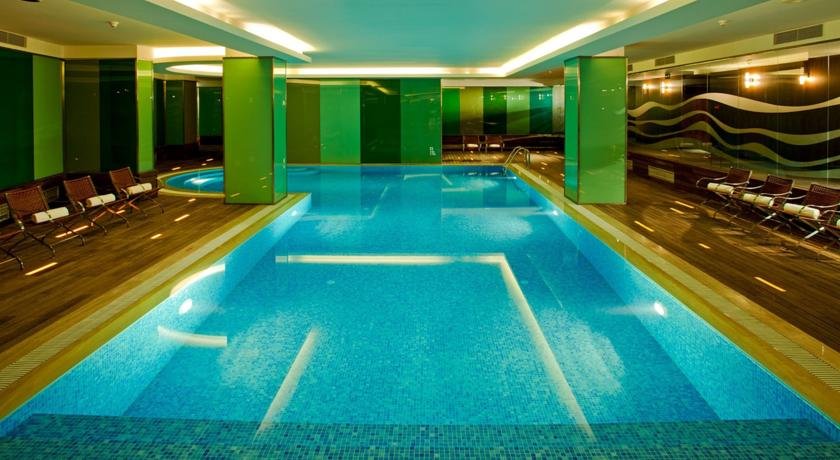 استخر هتل کرون پلازا استانبول استخر هتل کرون پلازا استانبول
