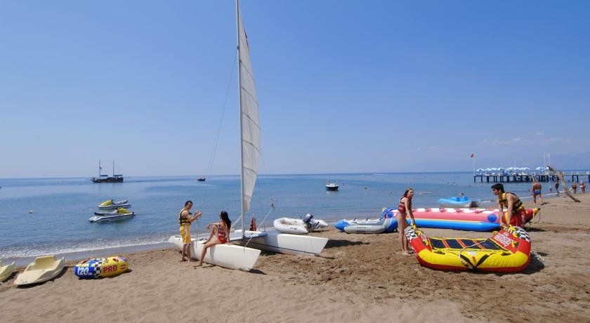 ساحل هتل تایتانیک لارا آنتالیا