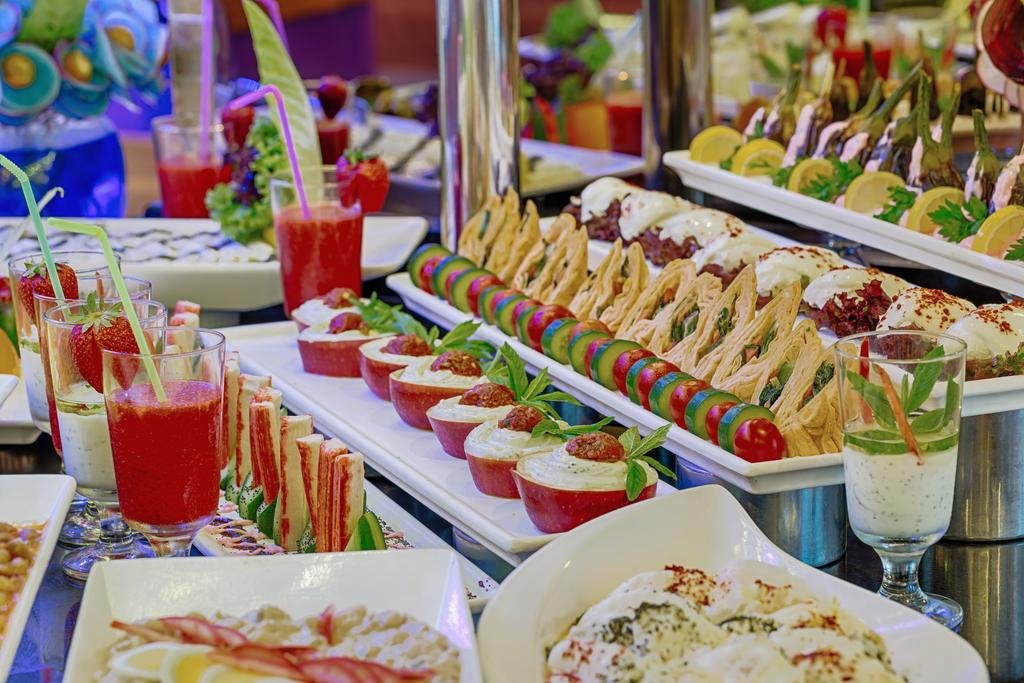 رستوران  هتل گلدن راک بیچ مارماریس