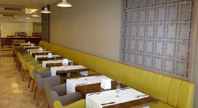 رستوران هتل آکوا فانتزی کوش آداسی