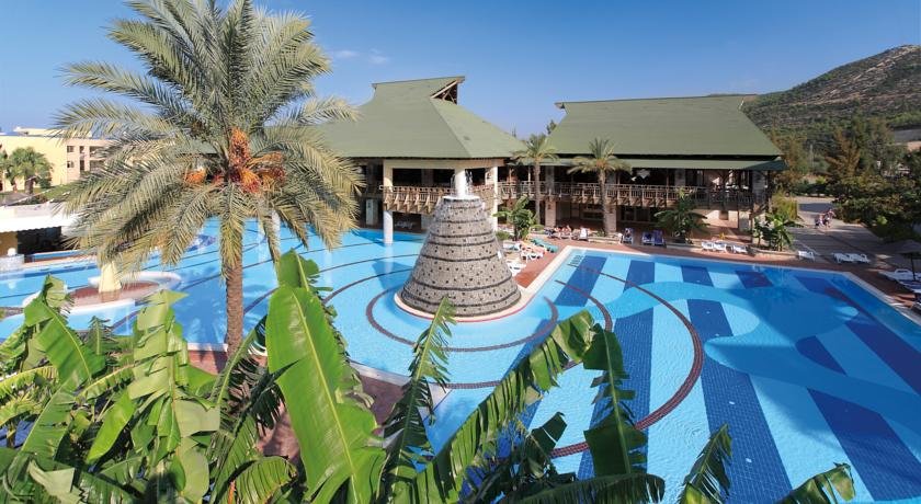 استخر هتل آکوا فانتزی کوش آداسی