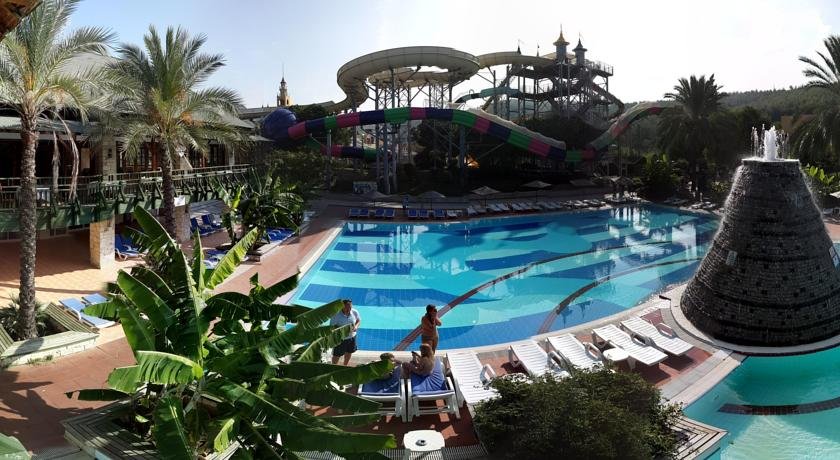 استخر هتل آکوا فانتزی کوش آداسی