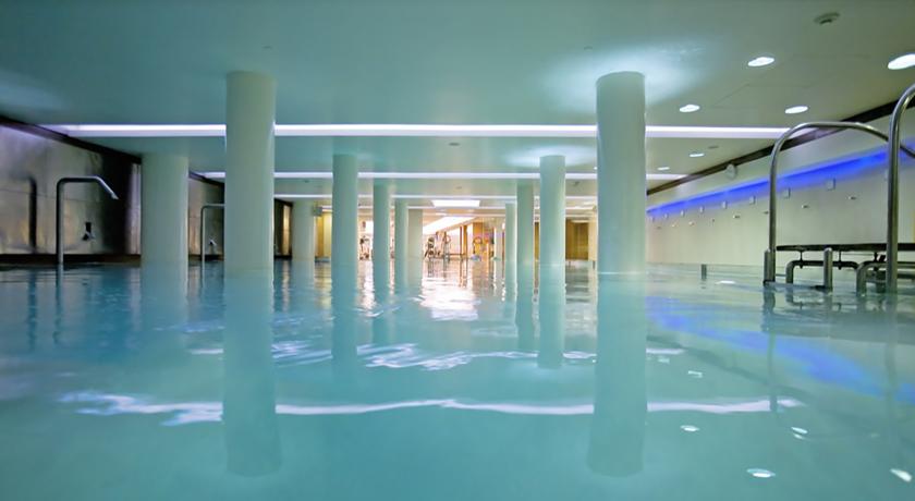 استخر هتل هیلتون آتن