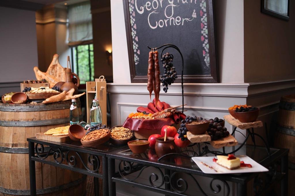 رستوران هتل تفلیس ماریوت