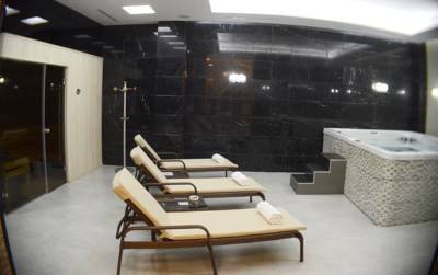 استخر هتل گلدن پالاس تفلیس