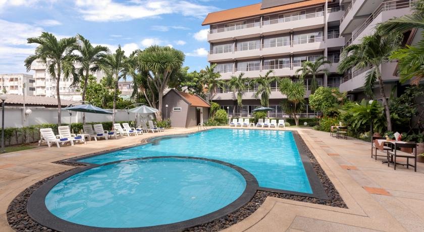 استخر هتل هالیدی ریزورت پاتایا تایلند