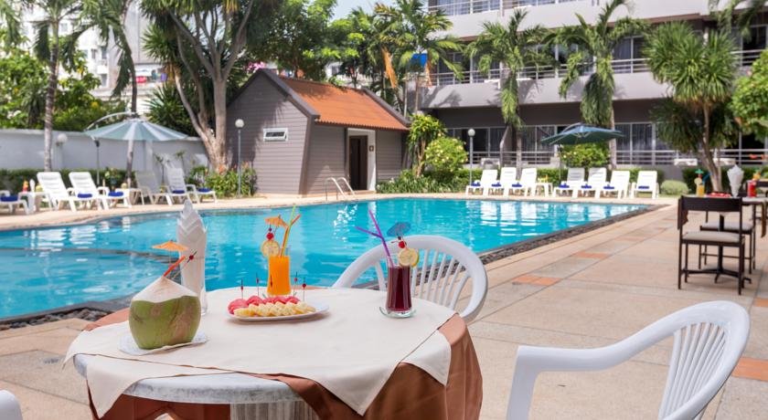 استخر هتل هالیدی ریزورت پاتایا تایلند