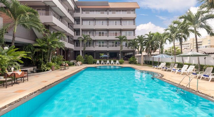 استخر هتل هالیدی ریزورت پاتایا تایلند