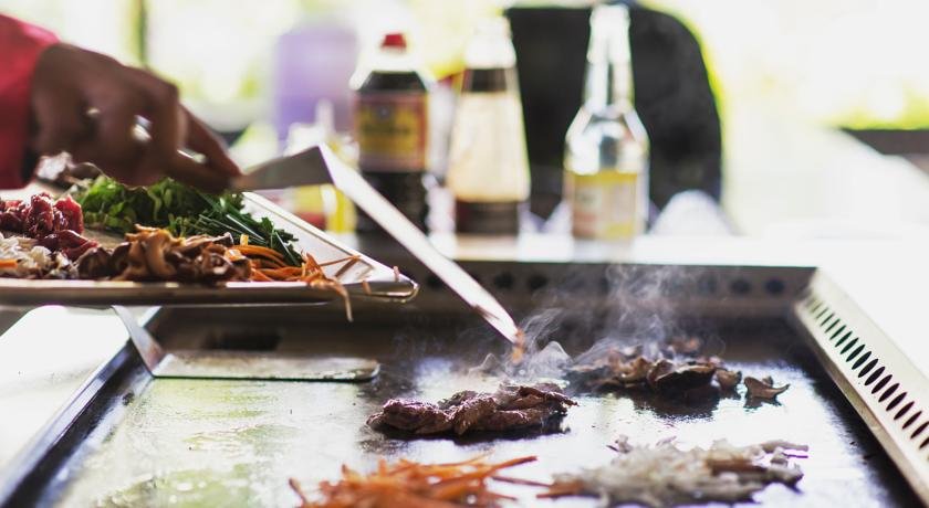 رستوران هتل راونالا اتیتیود موریس